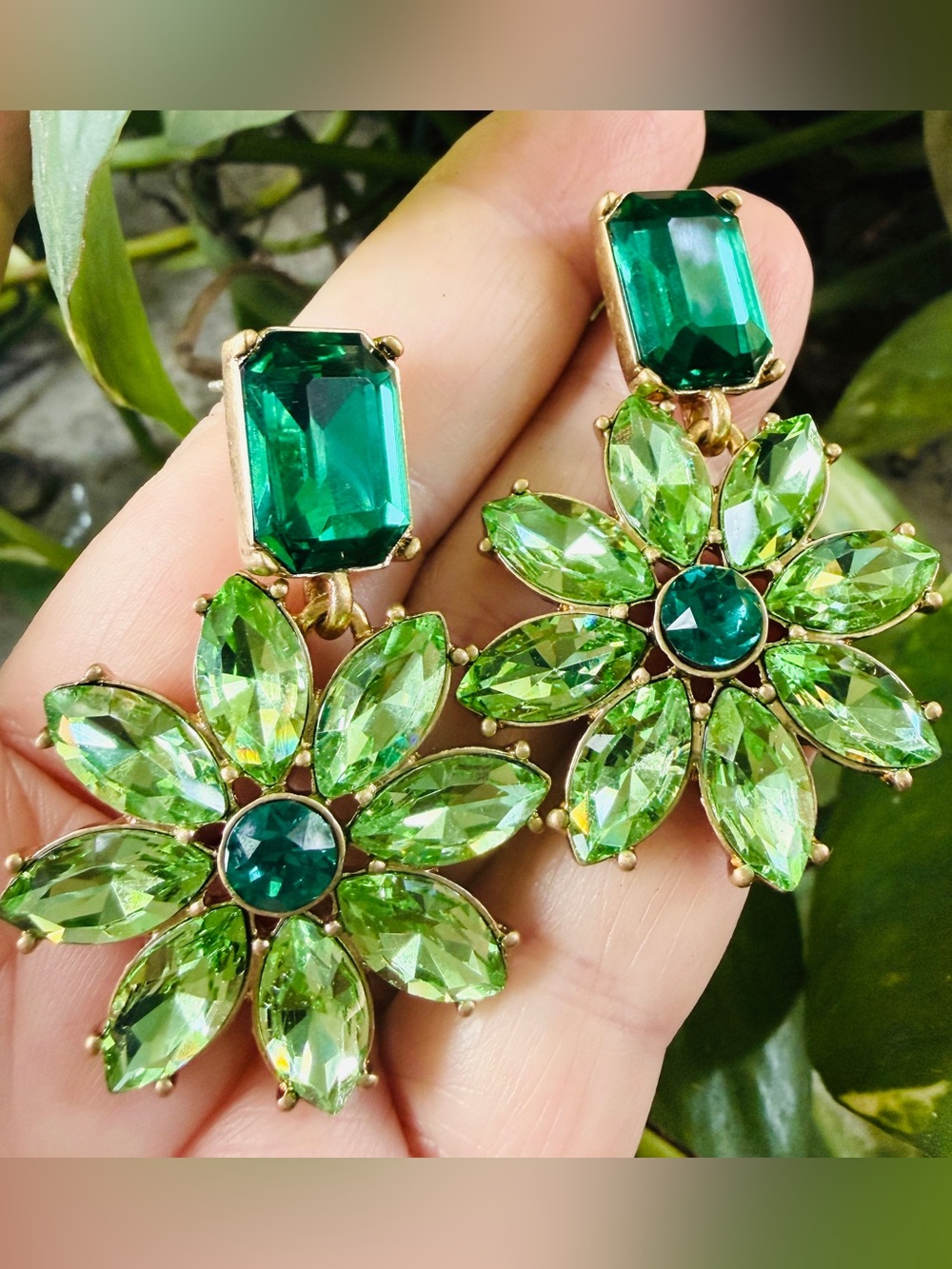 Oscar de la Renta Earrings - Sparkling Green Flower Crystal Dangle Drop✨Post✨